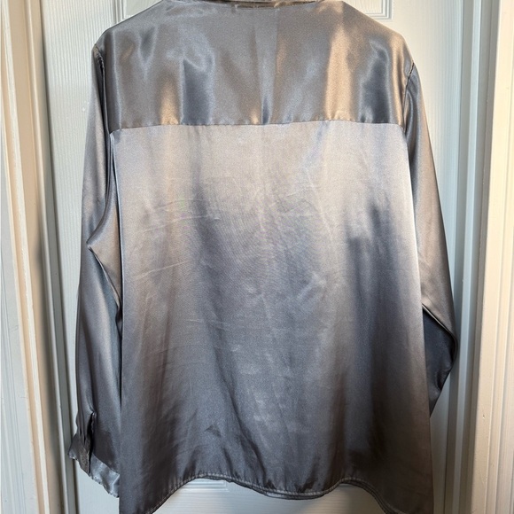 Kathie Lee Woman blouse, shiny silver fabric, long sleeve, Size 18W/20W 38/40 - Picture 7 of 7
